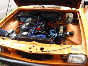 Sous capot moteur